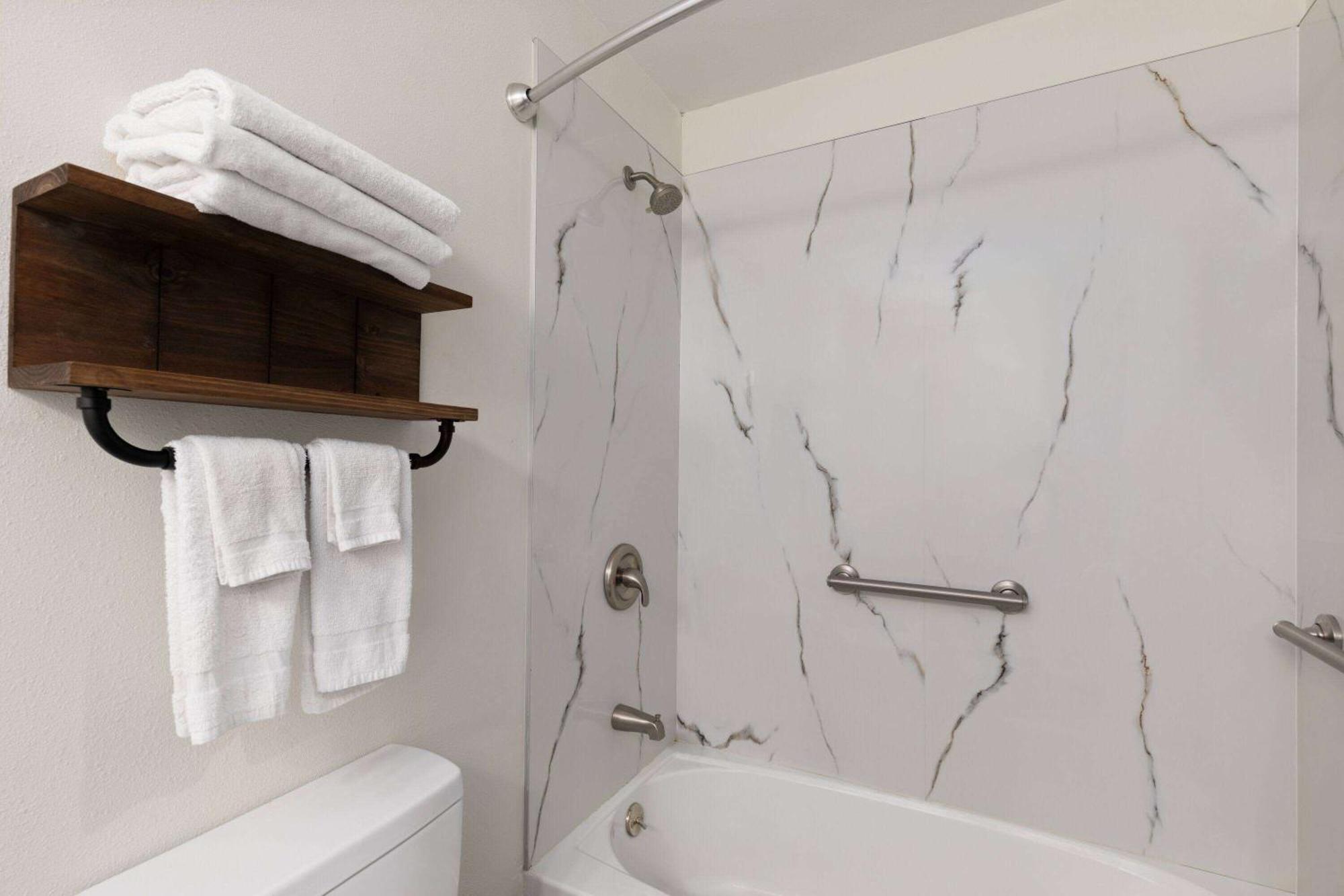 Ramada By Wyndham Studio Suites Dothan Bagian luar foto