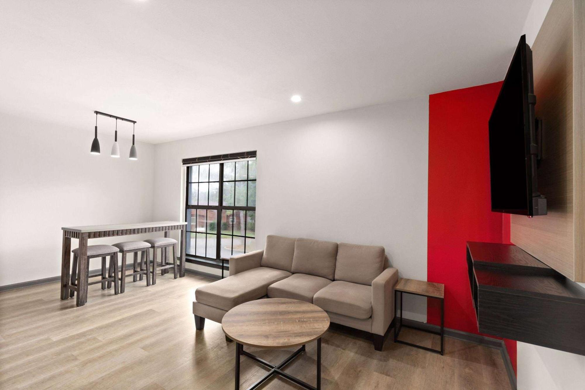 Ramada By Wyndham Studio Suites Dothan Bagian luar foto