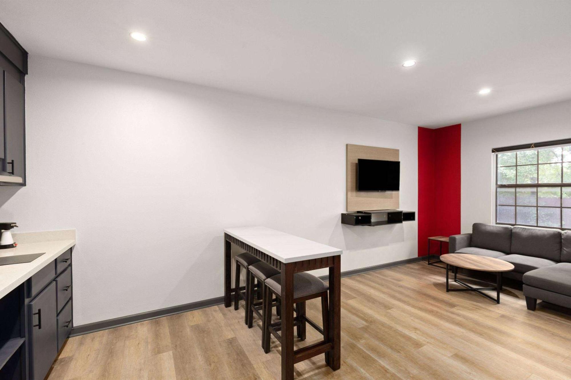 Ramada By Wyndham Studio Suites Dothan Bagian luar foto