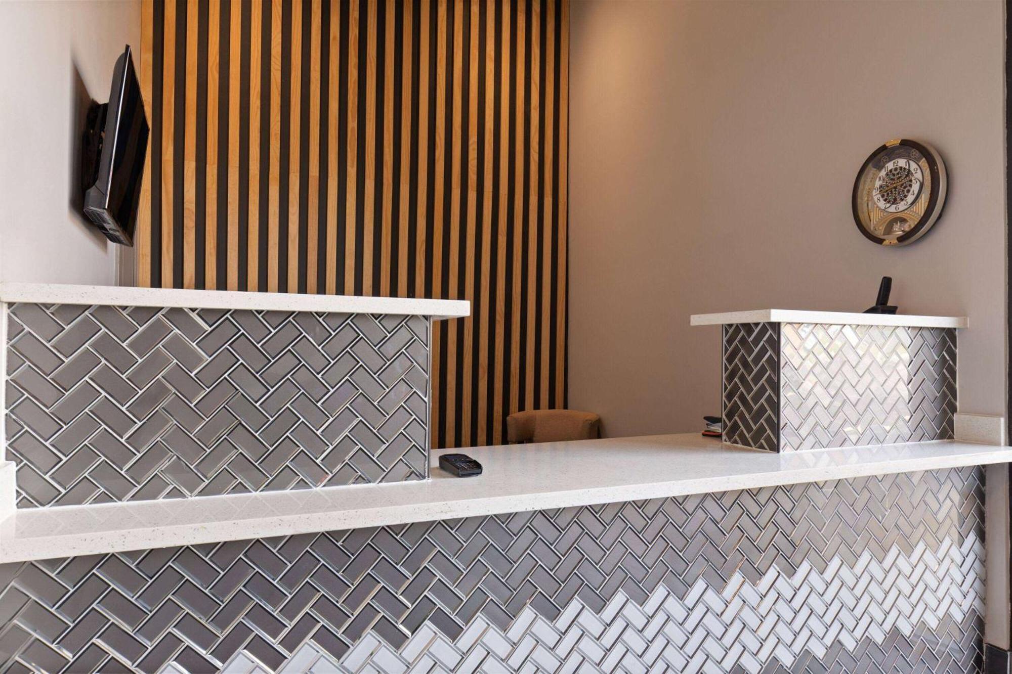 Ramada By Wyndham Studio Suites Dothan Bagian luar foto