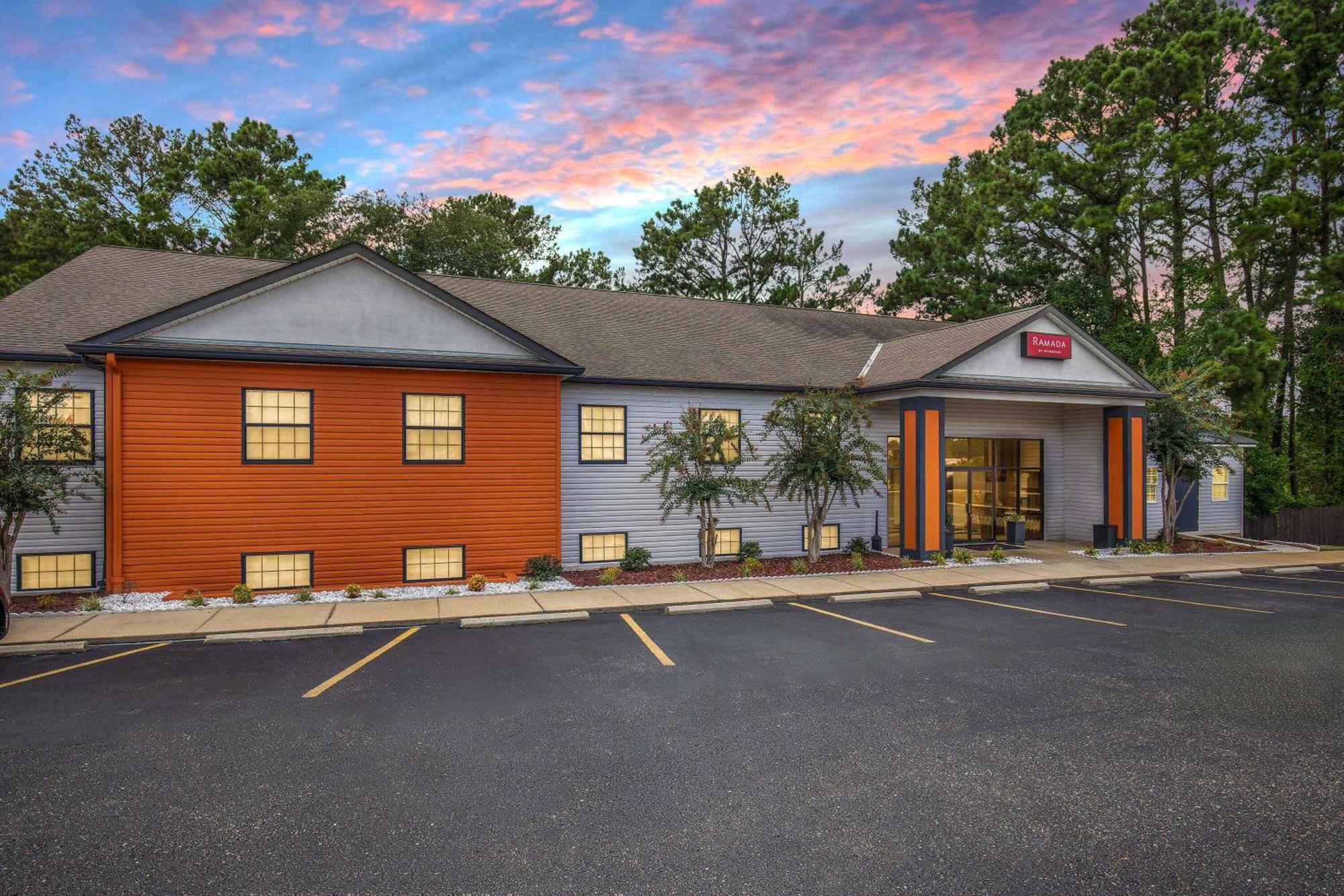 Ramada By Wyndham Studio Suites Dothan Bagian luar foto